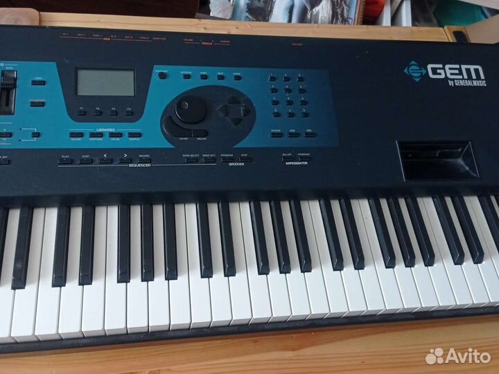 Синтезатор Equinox Pro Gem 88