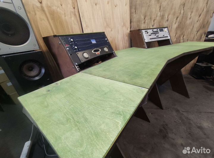 Стол для музыканта звукорежиссёра