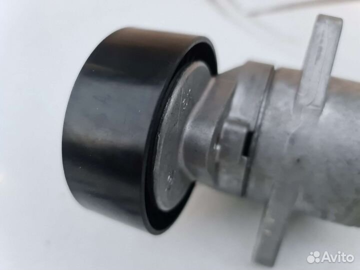 Натяжитель приводного ремня Mercedes OM611