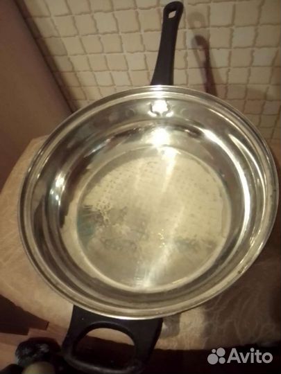 Продам«сковорода нержавеющая 25.5х19х5. дно тонкое