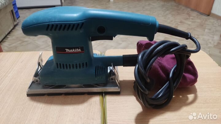 Вибрационная шлифмашина Makita BO3700