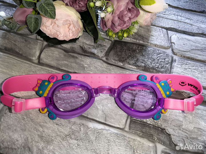 Очки для плавания. Купальник