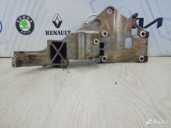 Кронштейн площадка крепление генератора Nissan pat