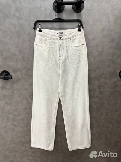 Белые джинсы с серебряными потертостями