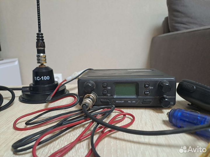 Автомобильная рация с антенной