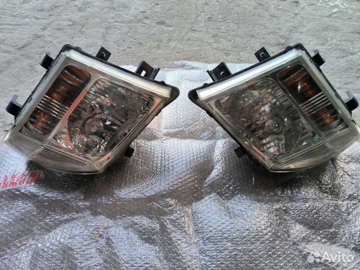 Фара левая Nissan Navara, Pathfinder,R51