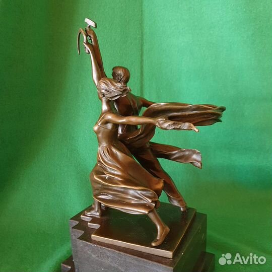 Бронзовая скульптура Рабочий и Колхозница
