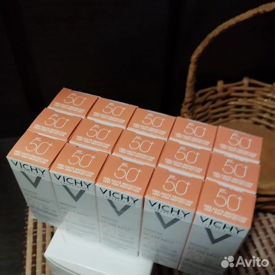 Vichy Capital Soleil UV-Age Daily флюид от солнца