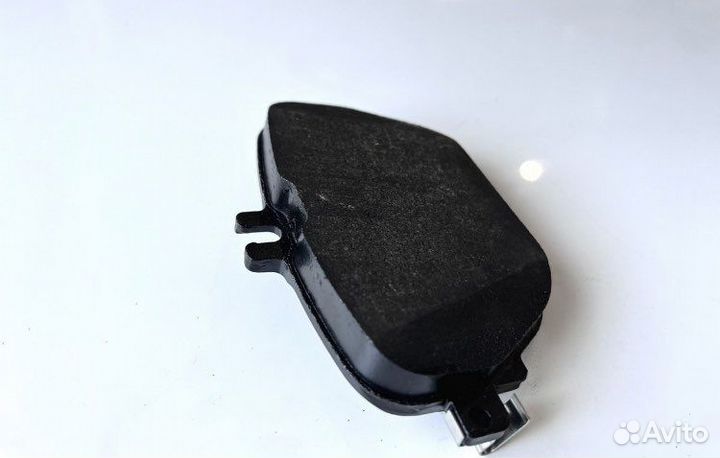 Задние тормозные колодки C63 W205