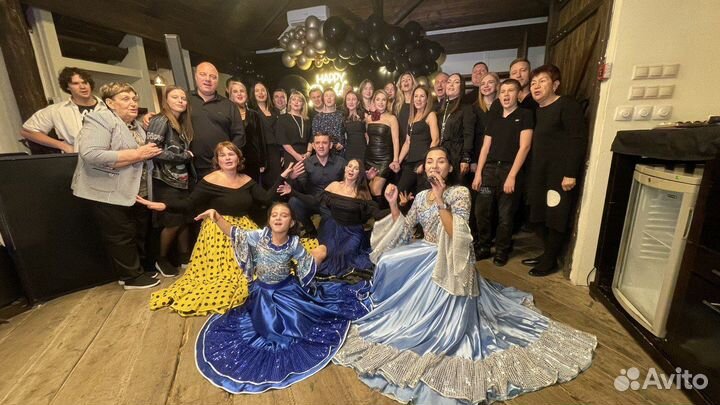 Цыгане на праздник, цыганский ансамбль