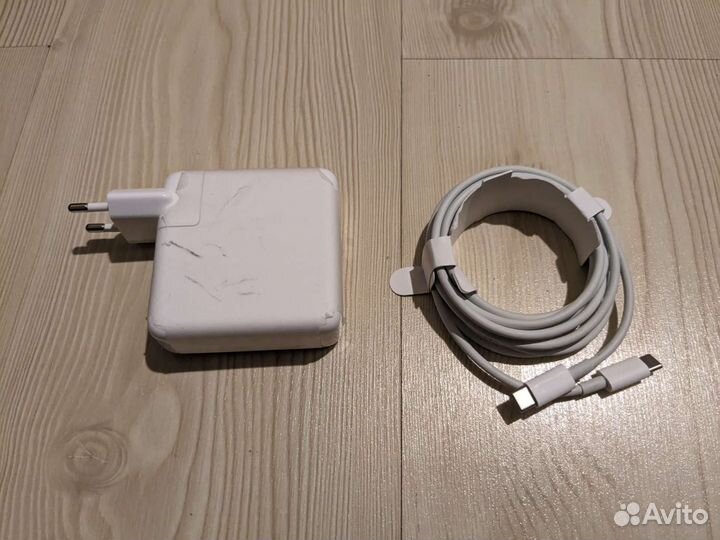 Apple 61W USB-C Power Adapter mrw22zm/A