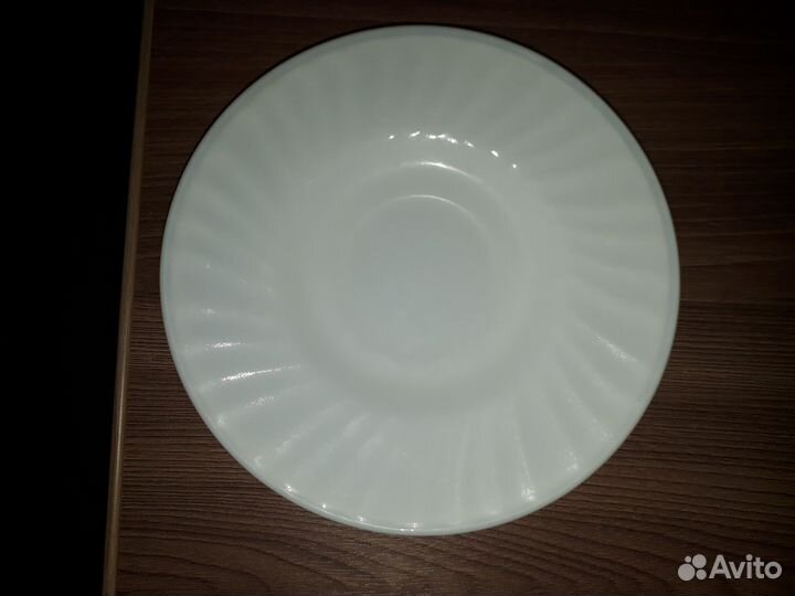 Чайный сервиз, белый с рисунком