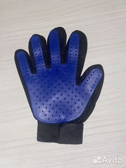 Перчатка для вычесывания шерсти