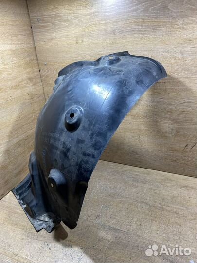 Подкрылок передний правый Renault Megane 3 1704243