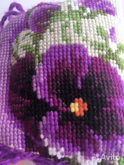 Вышитая игольница Анютины глазки