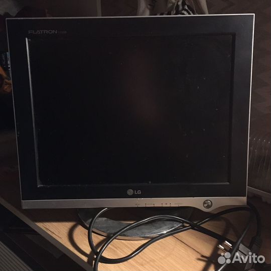 Монитор LG Flatron L1520B