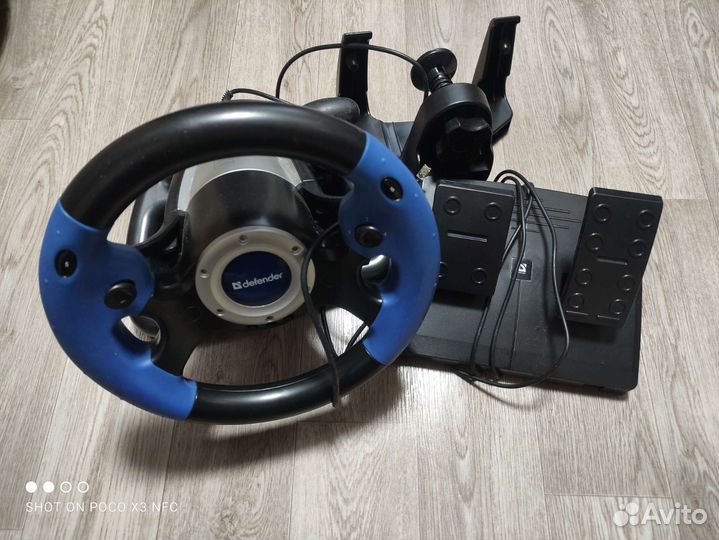 Игровой руль с педалями