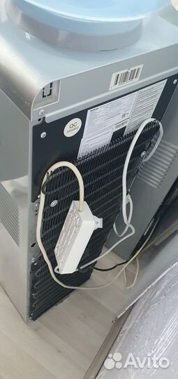 Кулер для воды напольный