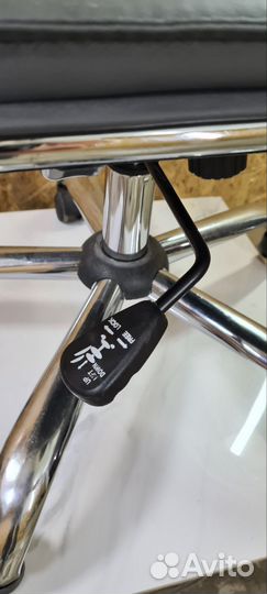 Офисное кресло руководителя