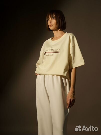 Футболка женская оверсайз светло-желтая с принтом