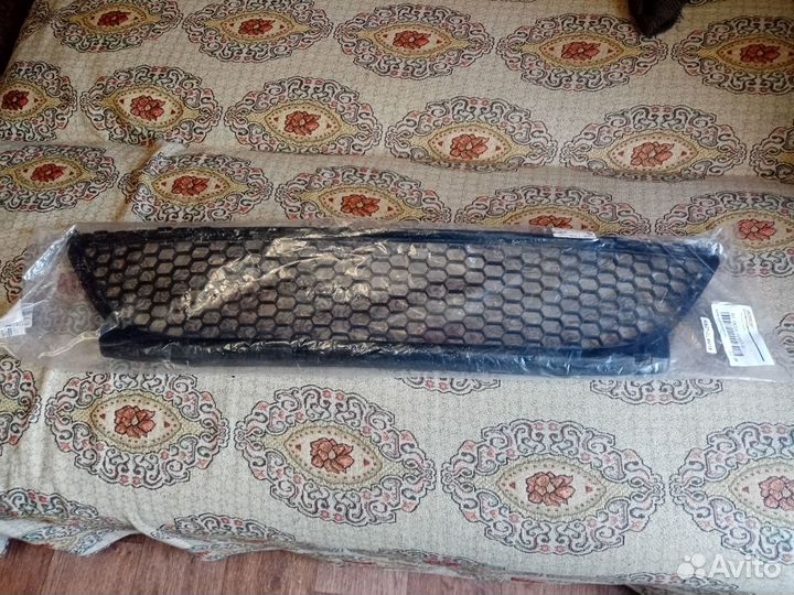 Решетка в бампер нижняя Renault