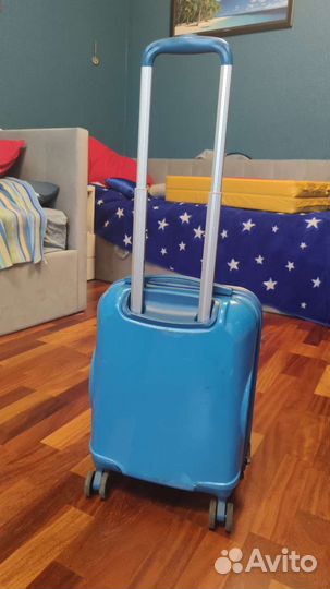 Детский чемодан на колесиках