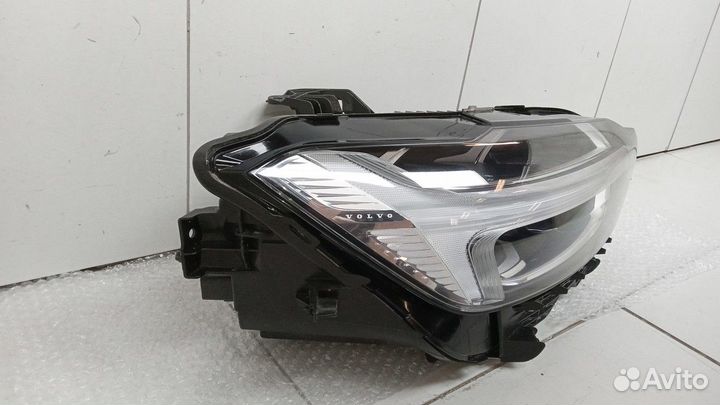 Фара правая Volvo XC60