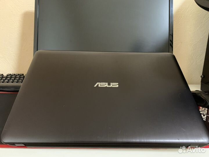 Игровой ноутбук Asus Core i3-6006 6Gb 1Tb 920MX