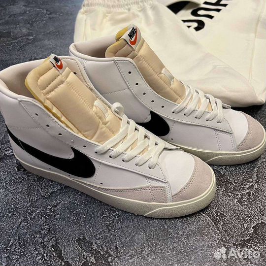 Кроссовки Nike