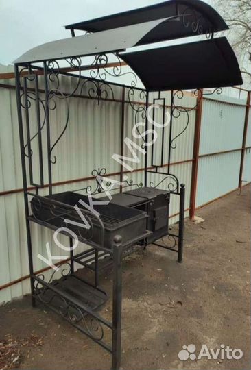 Мангал с крышей