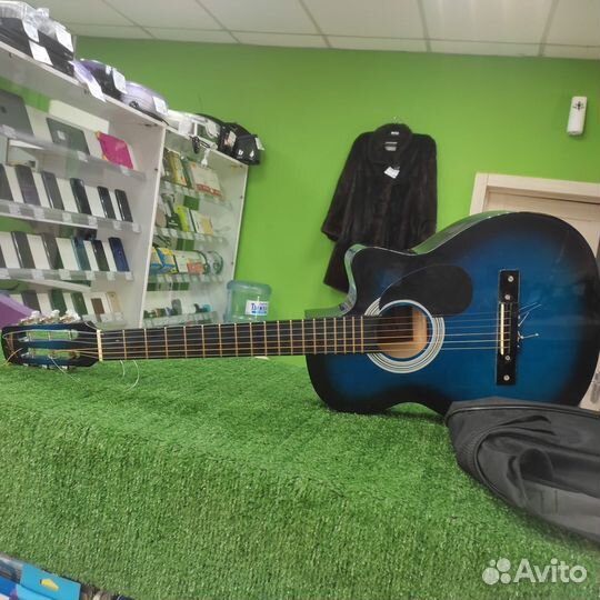 Акустическая гитара 