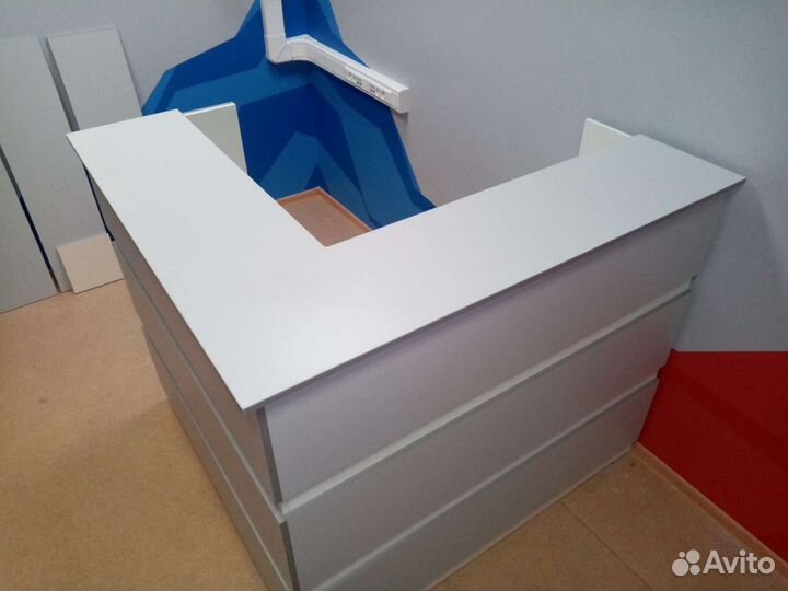 Угловая стойка ресепшн, новая