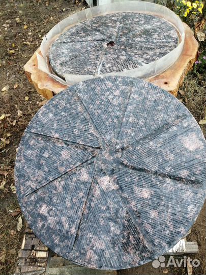 Каменные жернова