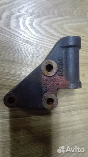 Крепление генератора Isuzu ELF