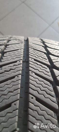 Michelin X-Ice XI3 215/45 R18