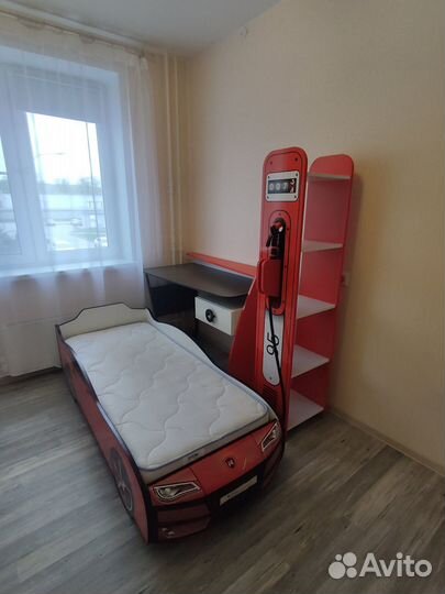 Мебель для детской комнаты (кровать, стол, стеллаж