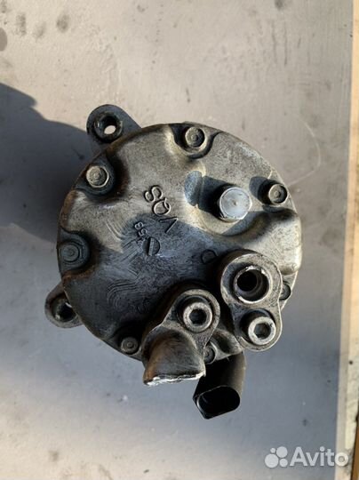 Компрессор кондиционера Volkswagen Transporter T5