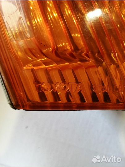 Поворотник правый на toyota chaser 100