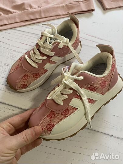 Кроссовки на девочку