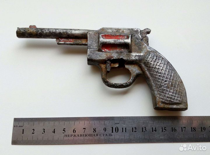 Игрушечный пистолет