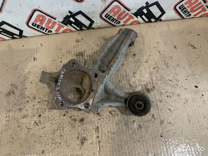 Поворотный кулак задний Toyota Camry 40