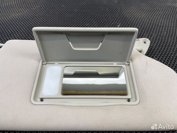 Козырек солнцезащитный правый Mitsubishi Outlander