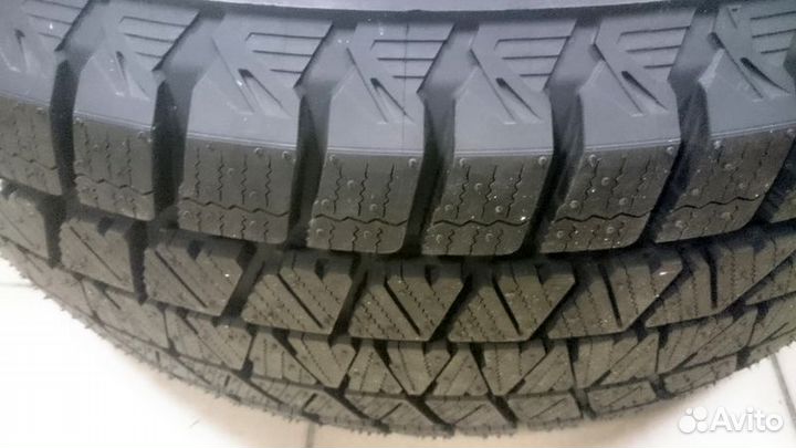 Bridgestone Blizzak DM-V3 275/40 R22 107T