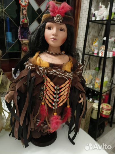 Кукла фарфоровая