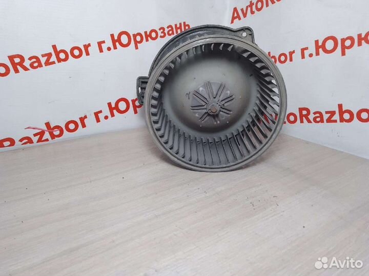 Мотор печки Mitsubishi Carisma