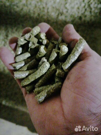 Витаминотравяная мука в гранулах из люцерны