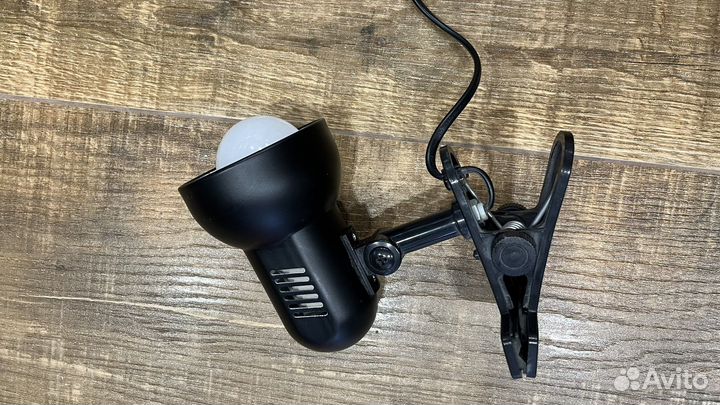 Лампа настольная на прищепке