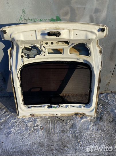 Крышка богажника granta лифтбэк