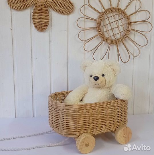 Корзина-тележка для игрушек. Плетеная корзина