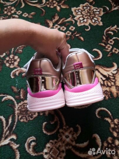 Кроссовки для девочки
